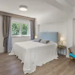 3 Bedroom Beautiful In Barbat 度假居 *