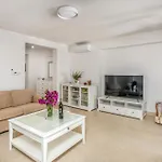 度假居 3 Bedroom Beautiful In Barbat