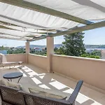 3 Bedroom Beautiful In Barbat 度假居 Barbat na Rabu
