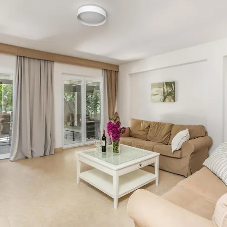 3 Bedroom Beautiful In Barbat *