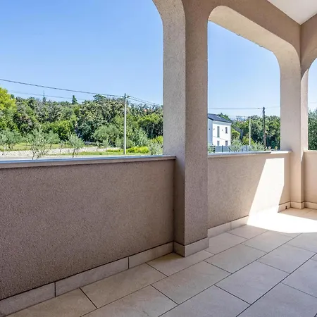 Cozy In Barbat With Wifi Hébergement de vacances *