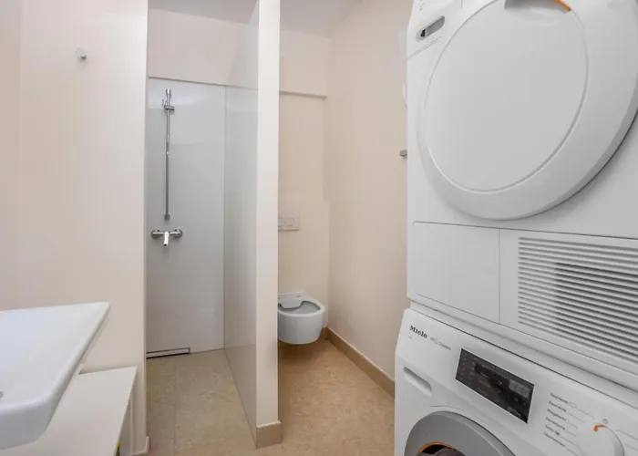 Cozy In Barbat With Wifi 펜션 *